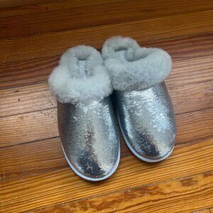 NEVER WORN UGG Womens Scuffette II Slippers Silver Size 8